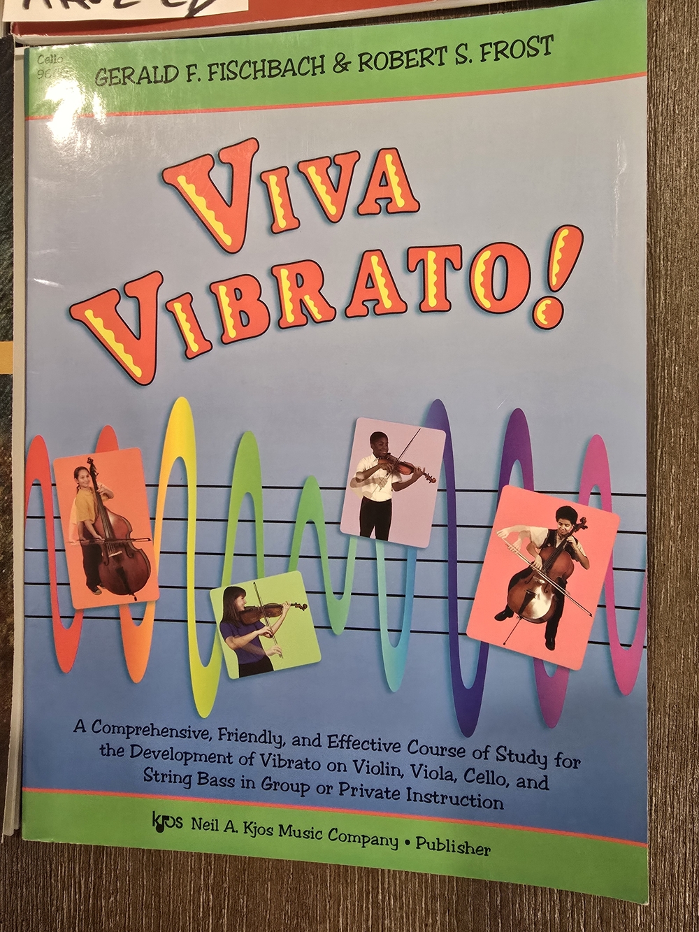 Neil A. Kjos Music Company Viva Vibrato! For Cello Book Set